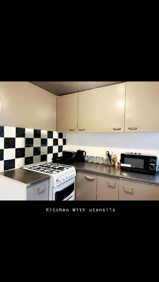 2 Bedroom Double Bed In East London Exterior foto