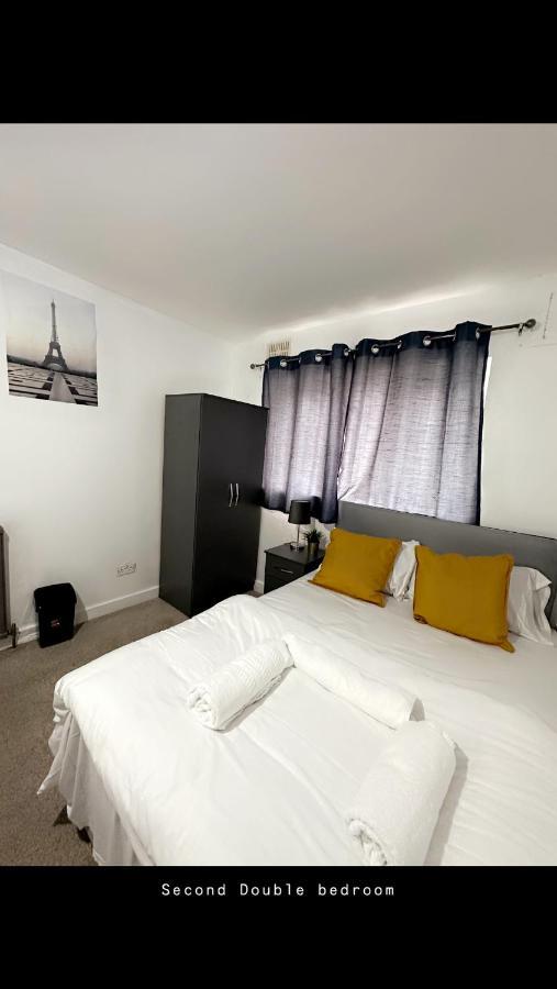 2 Bedroom Double Bed In East London Exterior foto