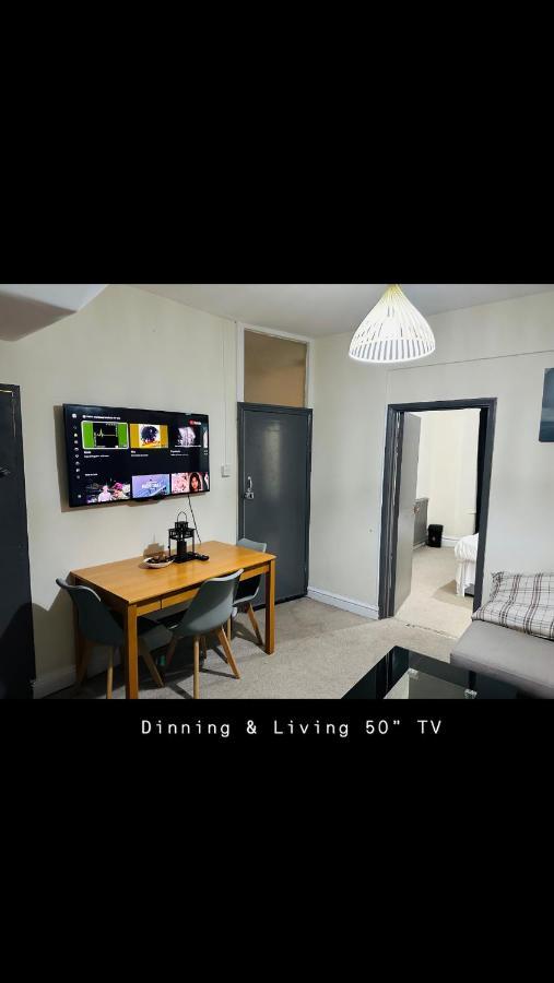2 Bedroom Double Bed In East London Exterior foto